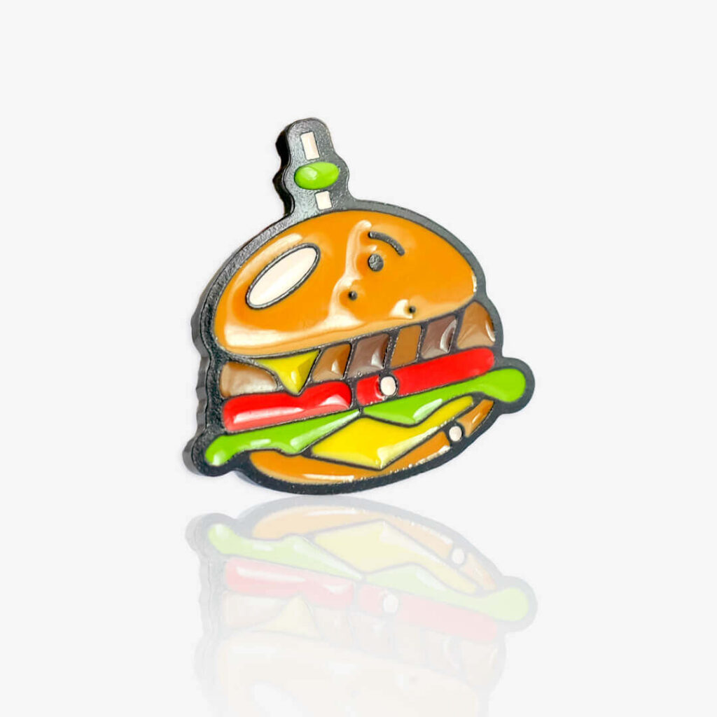 metalowa przypinka burger